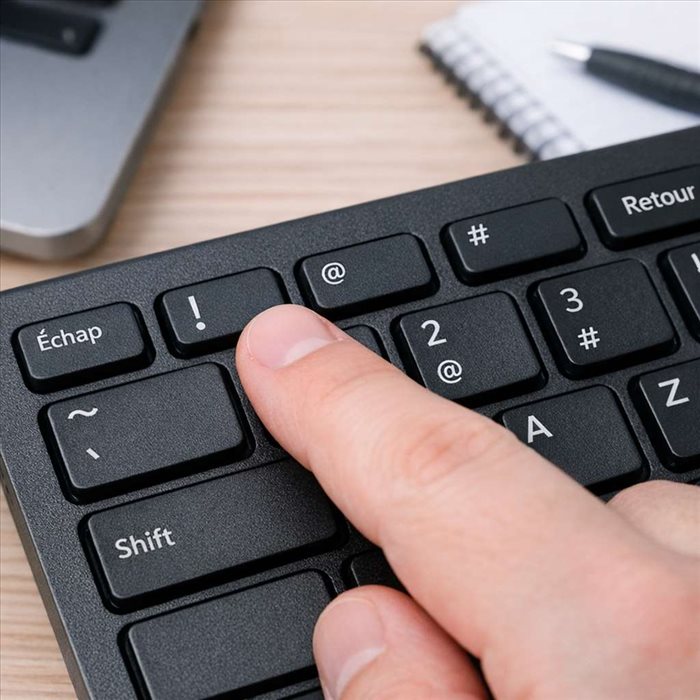 Comment taper un point d’exclamation sur un clavier : guide rapide
